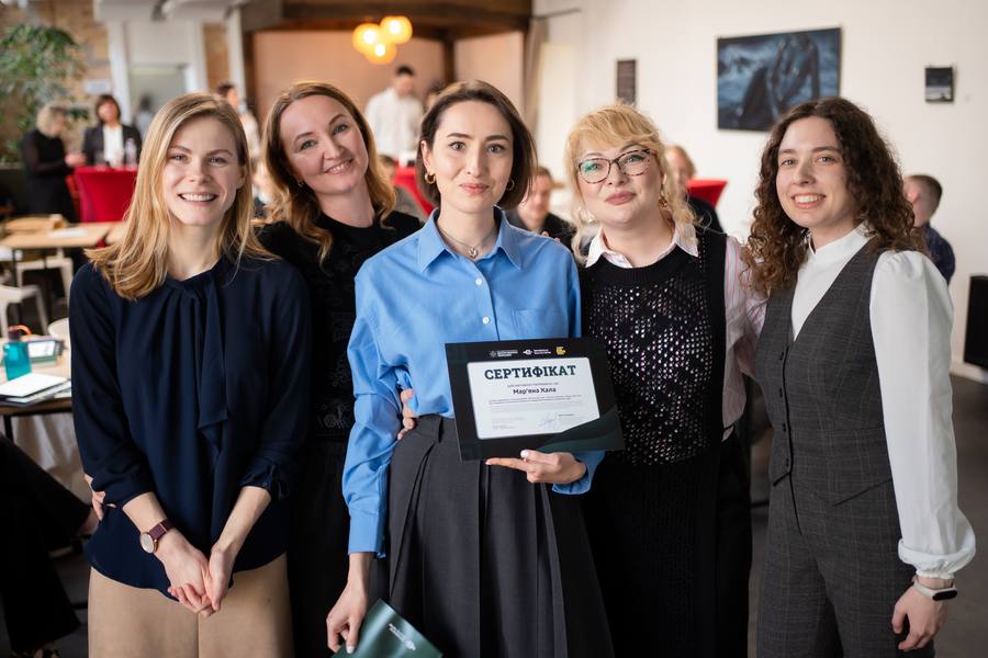Вручення сертифікатів